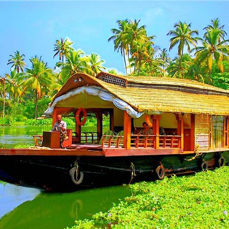 Chaandhni Lake View Hotel Alappuzha ภายนอก รูปภาพ