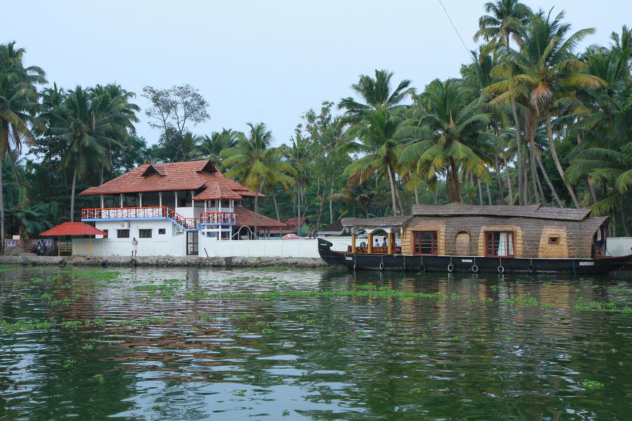 Chaandhni Lake View Hotel Alappuzha ภายนอก รูปภาพ